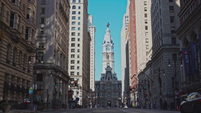 从南布罗德街看费城市政厅。静态照相机。视频素材