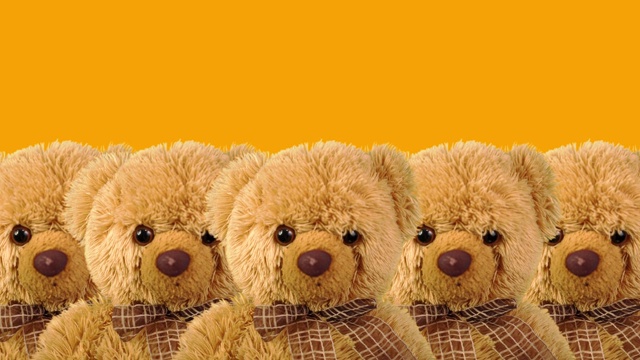 棕色背景的泰迪熊。色度键。绿屏视频下载