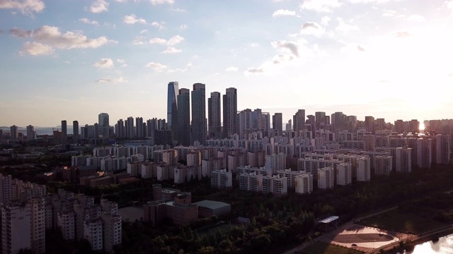 4k航拍韩国首尔仁川中央公园的日落视频素材