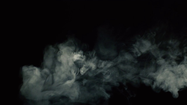 黑色背景上的白烟视频素材