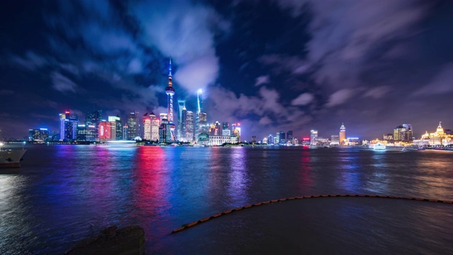 滨水景观上海标志性城市天际线夜间过渡视频素材