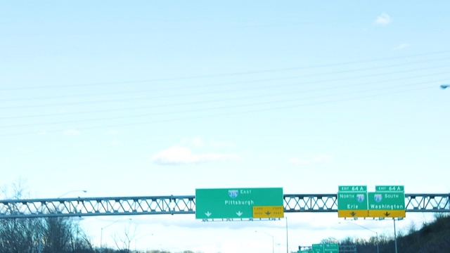 宾夕法尼亚州匹兹堡高速公路标志视频下载