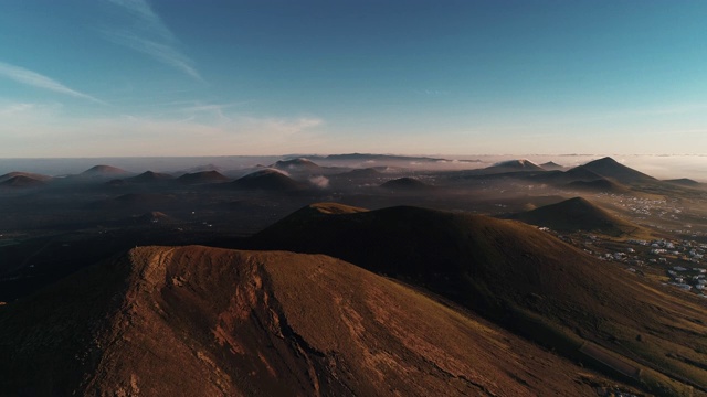 从高空拍摄的兰萨罗特火山，西班牙视频素材