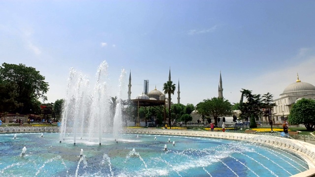 伊斯坦布尔索菲亚大教堂前的喷泉视频下载