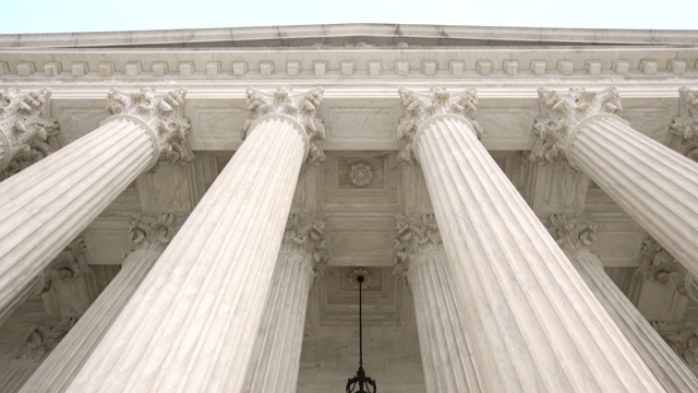 华盛顿特区美国最高法院的建筑柱和门视频素材