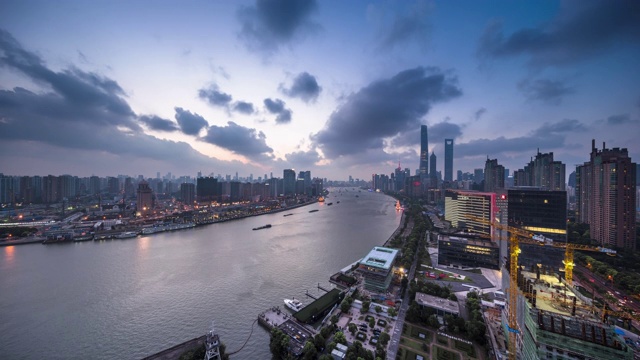 高处宽阔的上海黄浦江都市景观夕阳到黄昏过渡视频素材