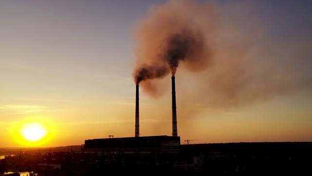 工业景观日益严重的空气污染视频素材