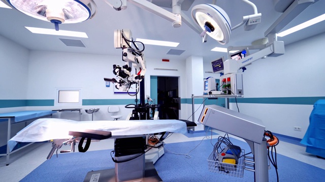 空手术室里的医疗设备。视频下载