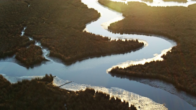 密西西比州帕斯卡古拉河三角洲，旭日照水视频下载