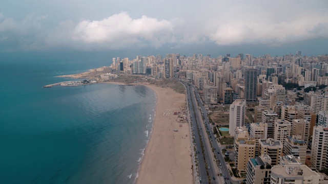 黎巴嫩-贝鲁特-海岸线海滩和天际线视频下载