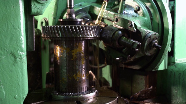 金属加工机械在生产工厂视图视频素材