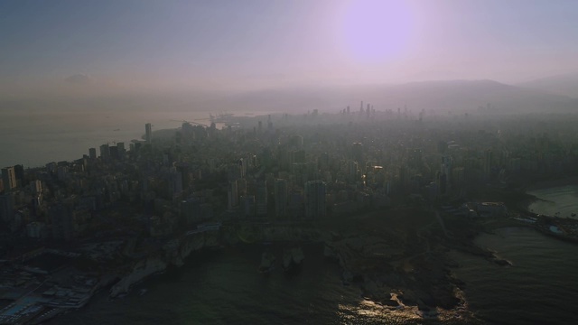 黎巴嫩-从海上鸟瞰整个贝鲁特，在日出视频素材
