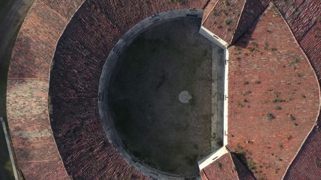 Forte Ardietti是位于Peschiera del Garda镇和Ponti sul Mincio镇之间的一个奥地利堡垒，建于1856年至1861年，以Forte San Michele di Verona的建筑模型为基础。堡垒仍然完好无损视频下载