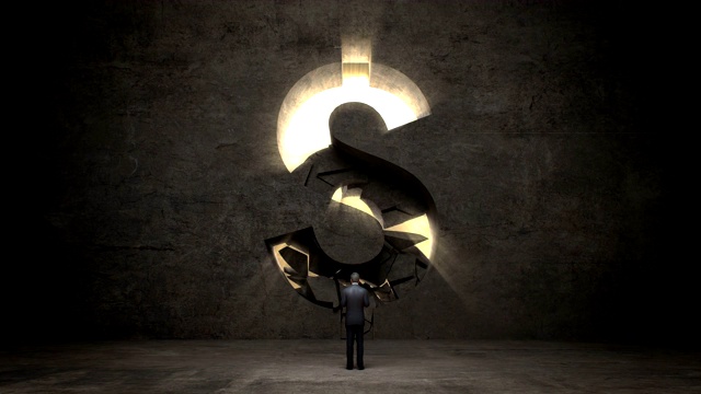 商人站在一堵黑色的、美元形状的墙前。美元货币。4 k动画。视频素材