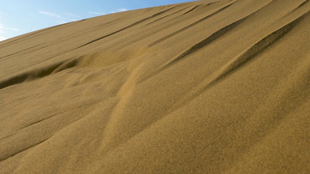 沙子落在沙漠里视频下载