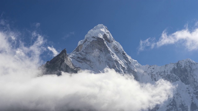 阿玛达巴尔峰，喜马拉雅山脉的标志性山峰视频素材