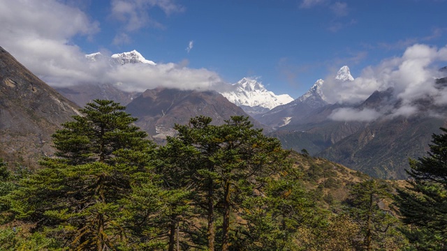 喜马拉雅山包括珠穆朗玛峰，Lhotse和Ama Dablam的时间推移视频素材