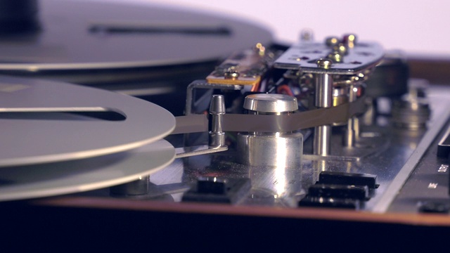 卷对卷式磁带录音机的回放机构的CU和盘视频下载
