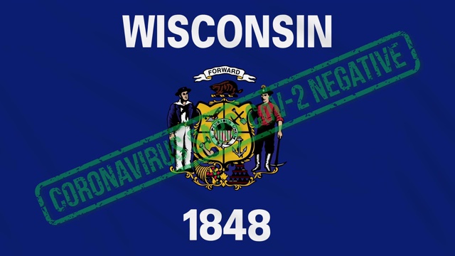 美国威斯康辛州摇摆的旗帜上印有免受冠状病毒感染的绿色印章，循环视频下载