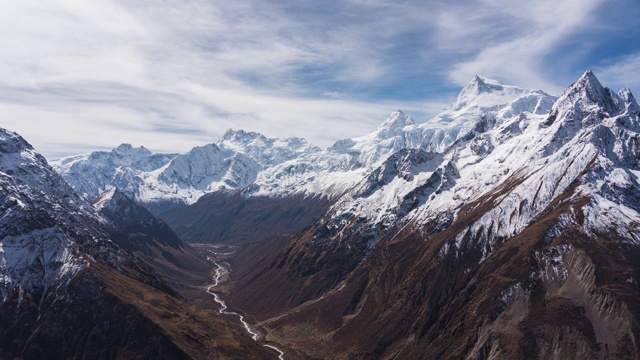 马纳斯鲁峰的时间流逝，从尼泊尔马纳斯鲁山环行路线的喜马拉雅山脉Samdo Ri的世界第八高峰视频素材