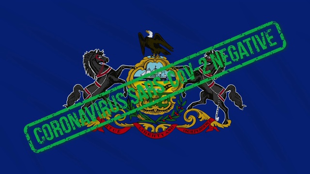 美国宾夕法尼亚州飘扬着绿色旗帜，象征着从冠状病毒中解放出来视频素材