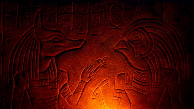 灰尘墓中被火点燃的埃及雕刻视频下载