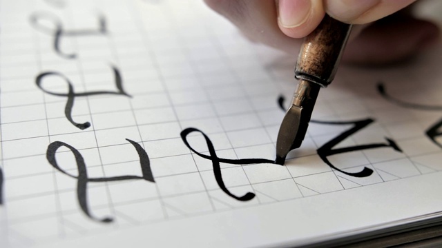 书法钢笔写在白纸上的书法记事本视频素材