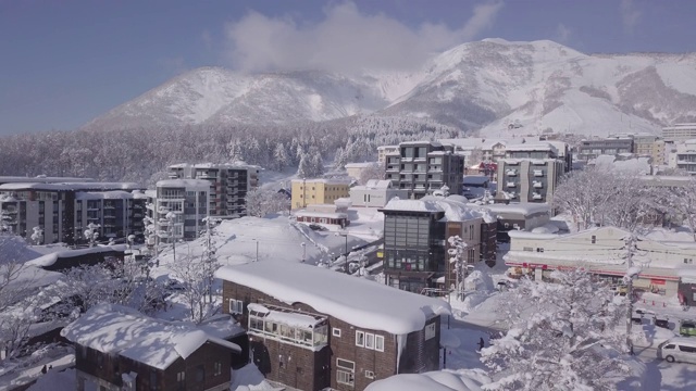 日本二世谷的冬天。(4 k航拍视频)视频下载
