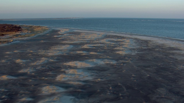 普伦岛海滩日落时的鸟瞰图，新泽西州，美国。视频素材