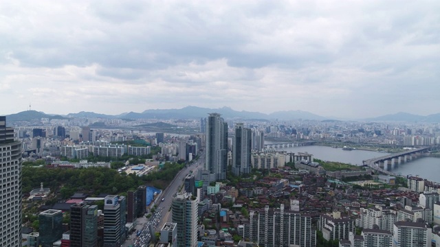 韩国首尔永东大罗路和汉江/江南区城市建筑视频下载