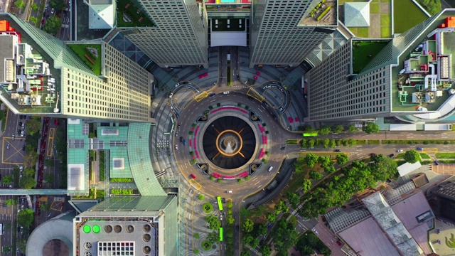 财富喷泉的俯视图，世界上最大的喷泉在新加坡。它位于新加坡最大的购物中心之一视频素材