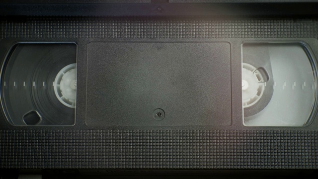 停止和从录像机中取出VHS录像带的机制视频下载