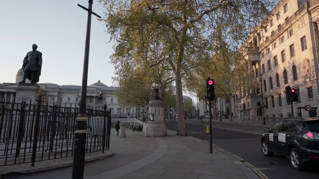 黄昏时分，英国伦敦市中心的特拉法加广场上阒无一人视频下载