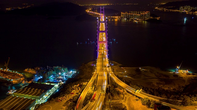 香港青衣地区青马桥夜间车辆交通情况的超影像或无人机瞰图视频素材