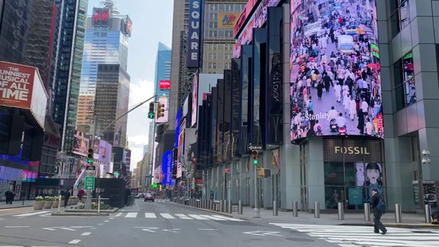 2019冠状病毒病隔离期间，纽约市曼哈顿空荡荡的街道视频素材