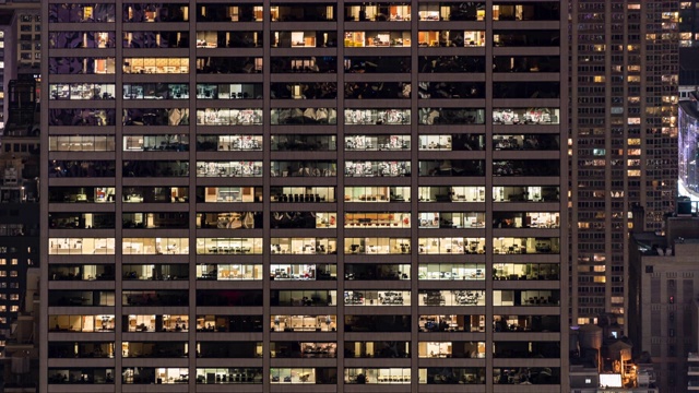延时办公窗口之夜在美国纽约市为晚工作的概念视频下载