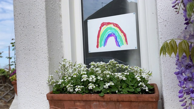 彩虹在窗口-动画窗口海报儿童的绘画视频素材
