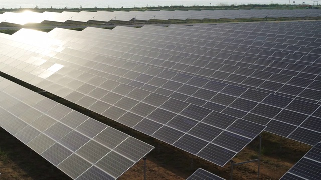 韩国忠清南道西山西太阳能农场的太阳能电池板视频下载