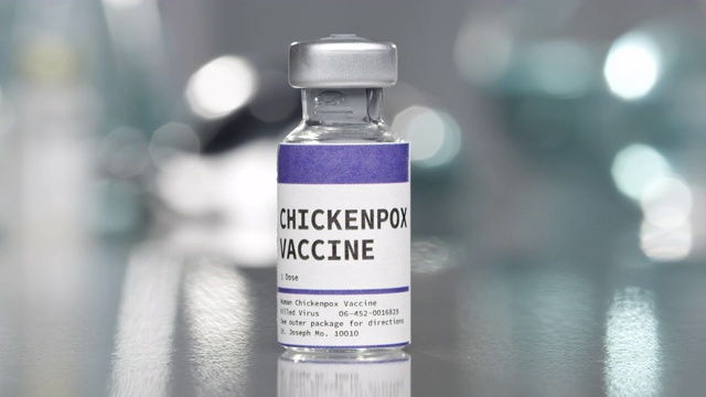 水痘疫苗小瓶在医学实验室视频下载