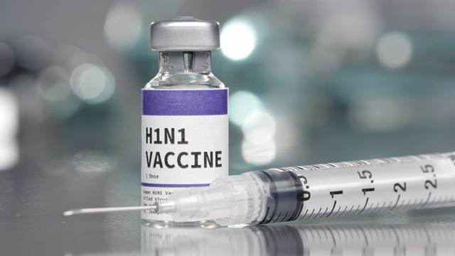 医用实验室用带注射器的H1N1疫苗瓶视频下载