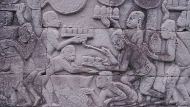 柬埔寨巴戎的潘沿浮雕。视频下载