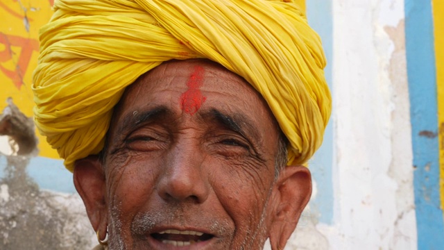 一位印度老人的肖像视频下载
