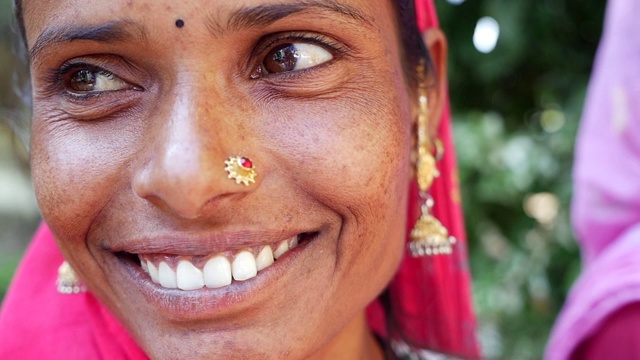 一个美丽的印度女人的肖像视频下载