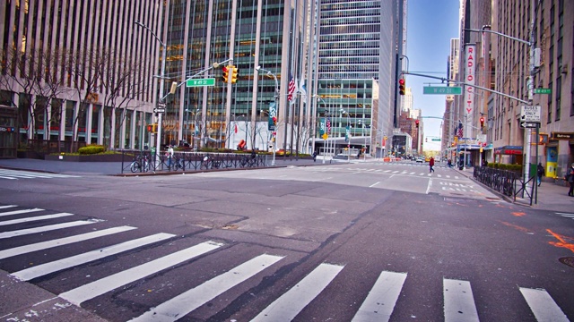 创意空旷第六大道。纽约市中心。街。视频下载