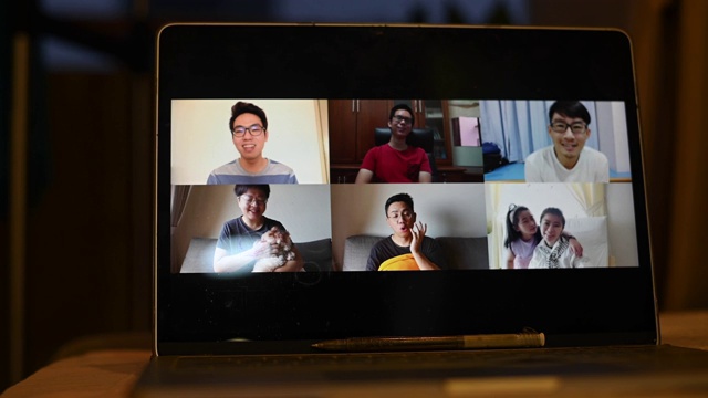 家庭办公视频会议与休闲服装视频素材