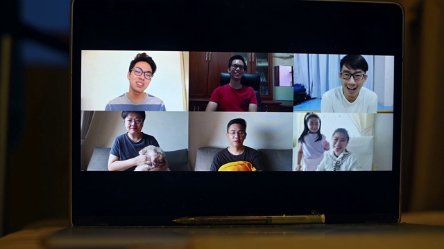 家庭办公视频会议与休闲服装视频素材