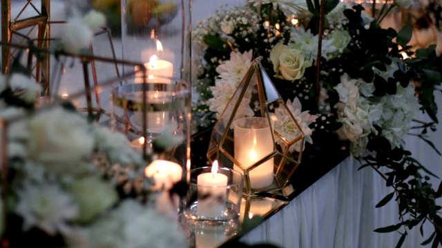 质朴的婚礼餐桌装饰视频下载