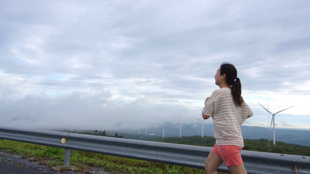 女人跑步慢动作视频素材