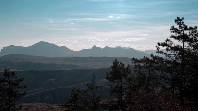 美丽的卡拉达山脉在克里米亚视频下载