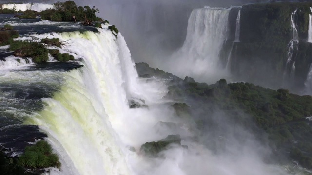 伊瓜苏瀑布位于巴西视频素材